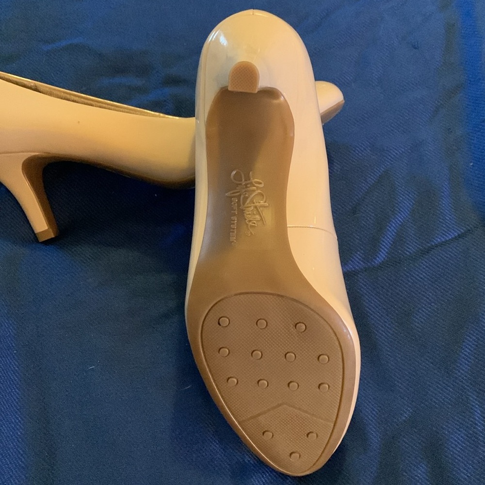 Life Stride Cream Heels Classic Patent - Picture 3 of 5